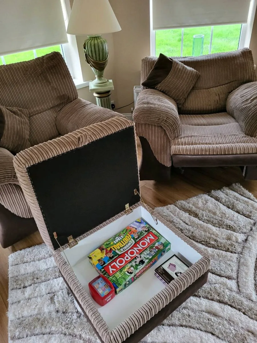 2 electric powered reclining chairs - Image 1