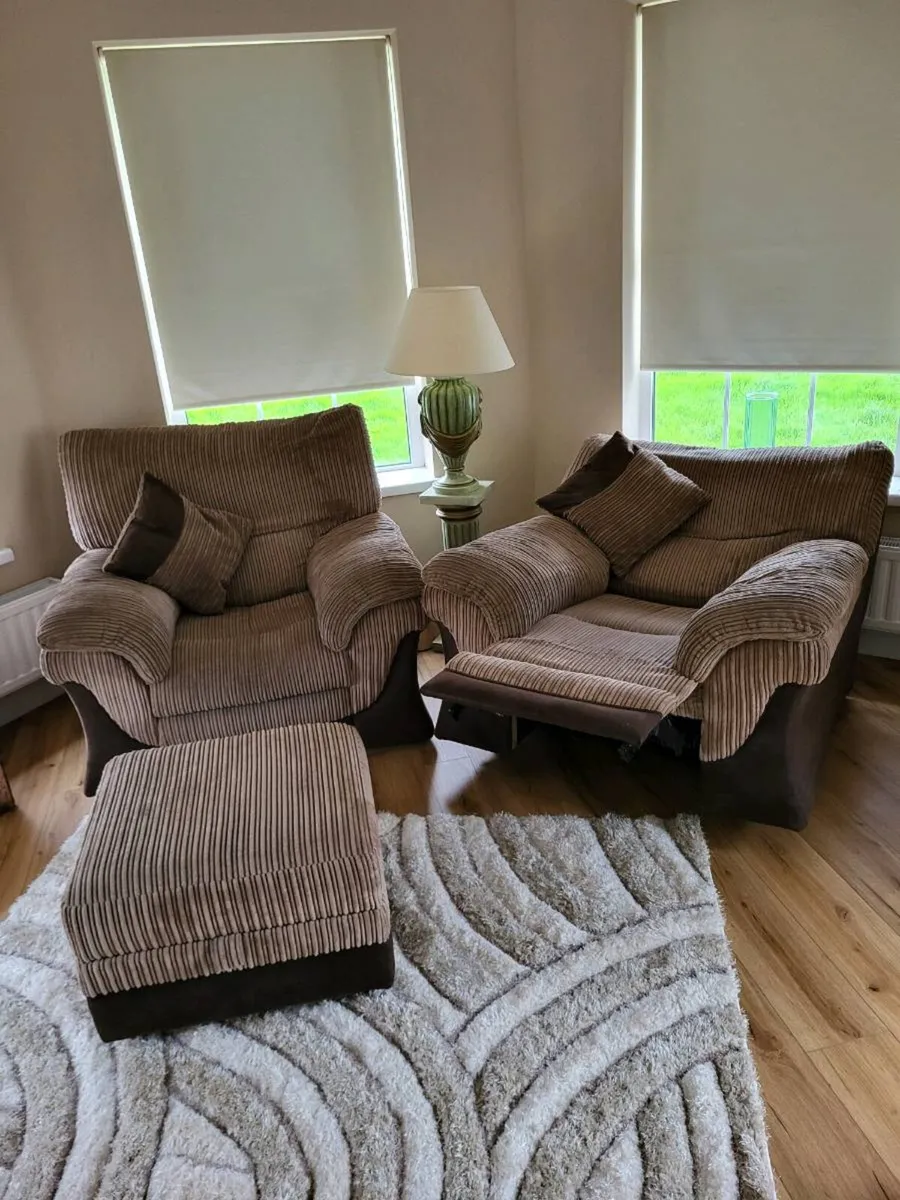 2 electric powered reclining chairs - Image 2