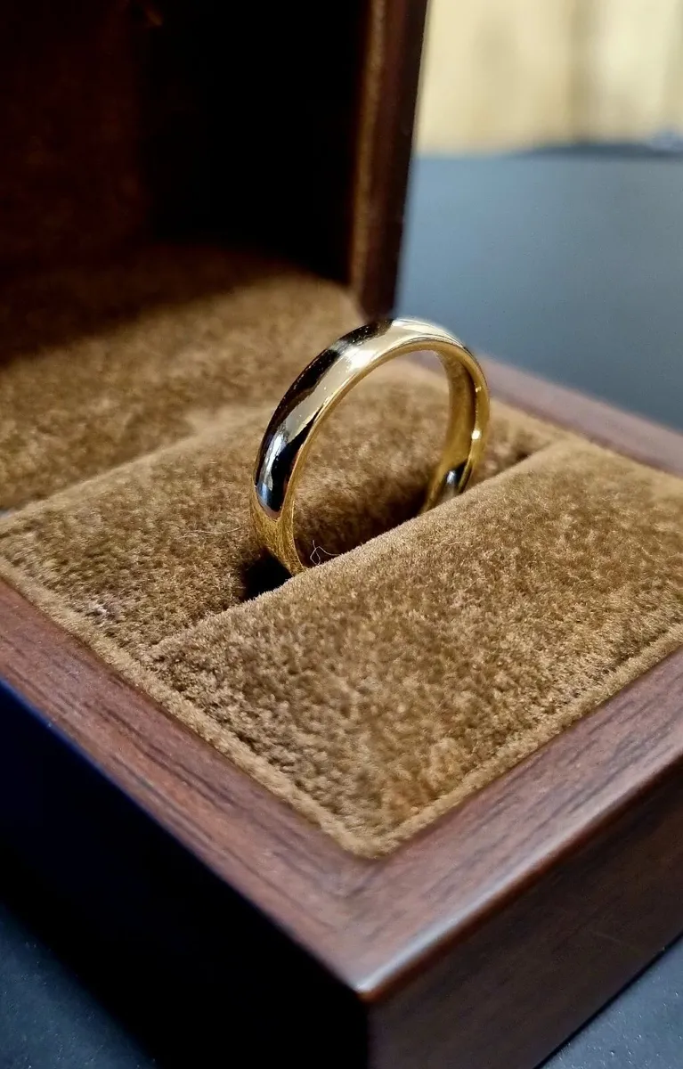 9ct Gold Wedding Ring Just Restored - Image 1