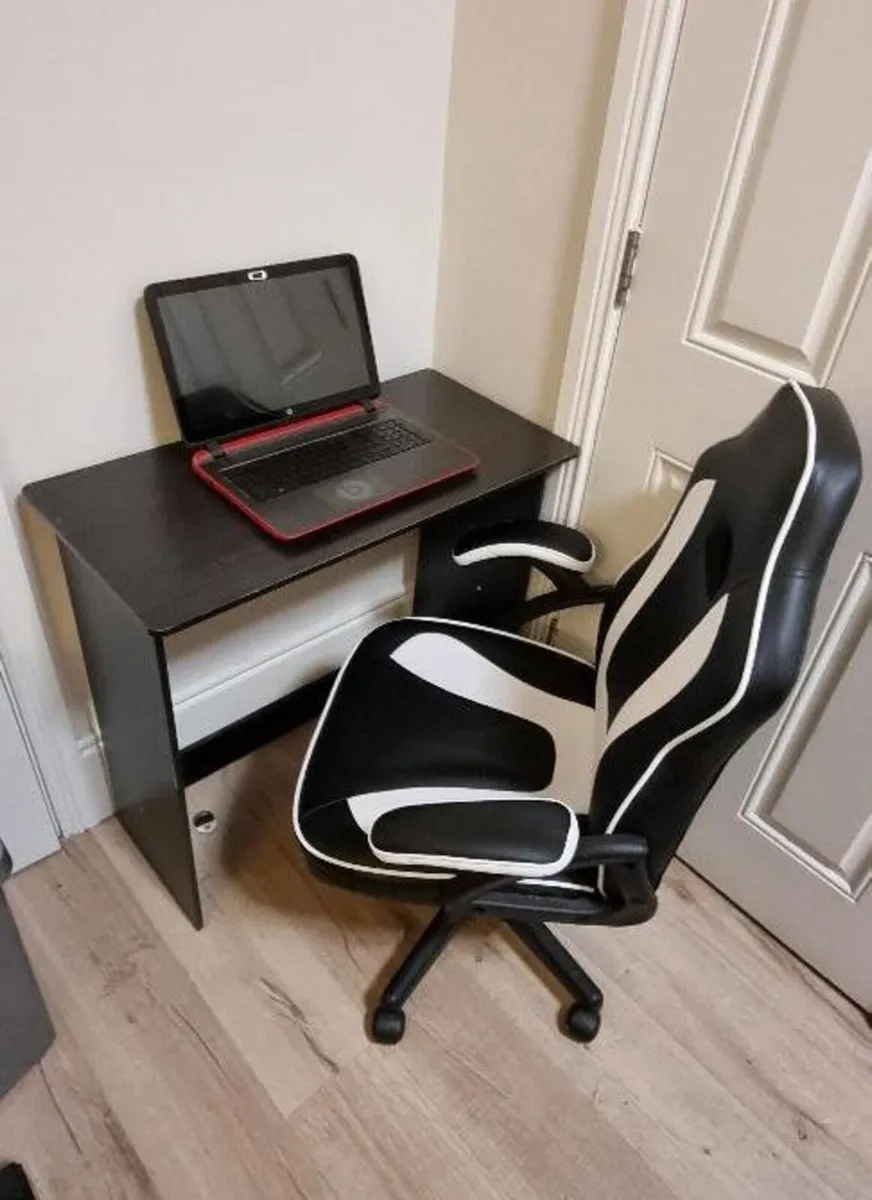 Small desk in very good condition - Image 4