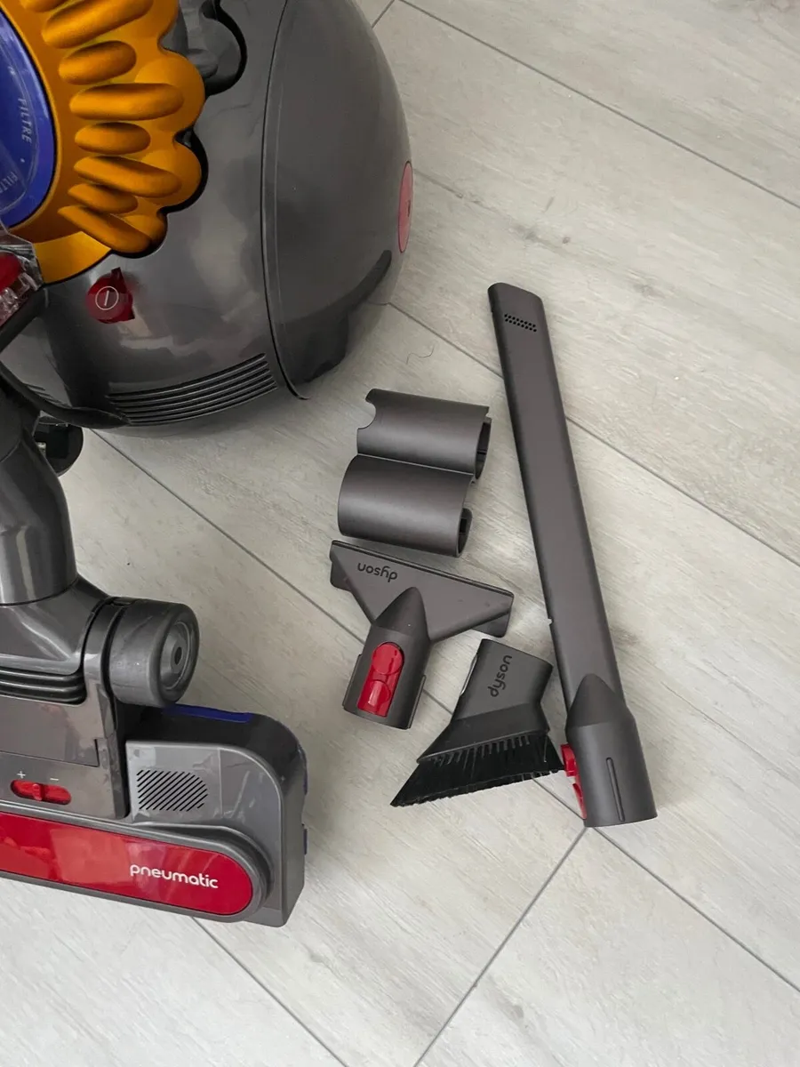 Dyson Vacuum Cleaner - Image 4