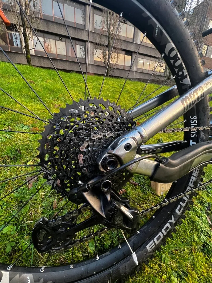 Electric Commencal Meta - Image 4