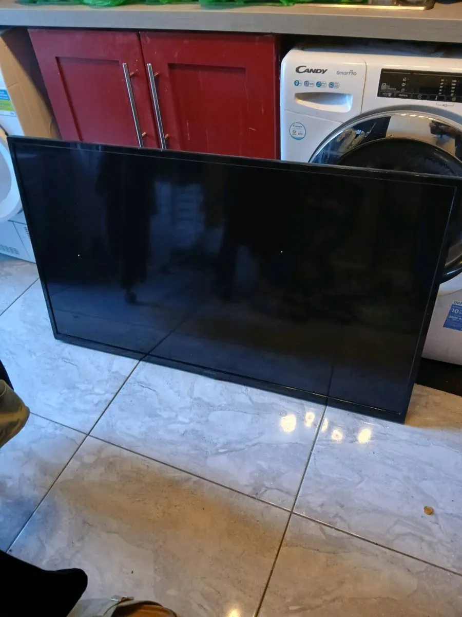 Tv & sound bar - Image 4