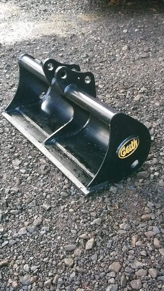 BOBCAT E10E E17 E19 E20z MINI DIGGER BUCKET - Image 1