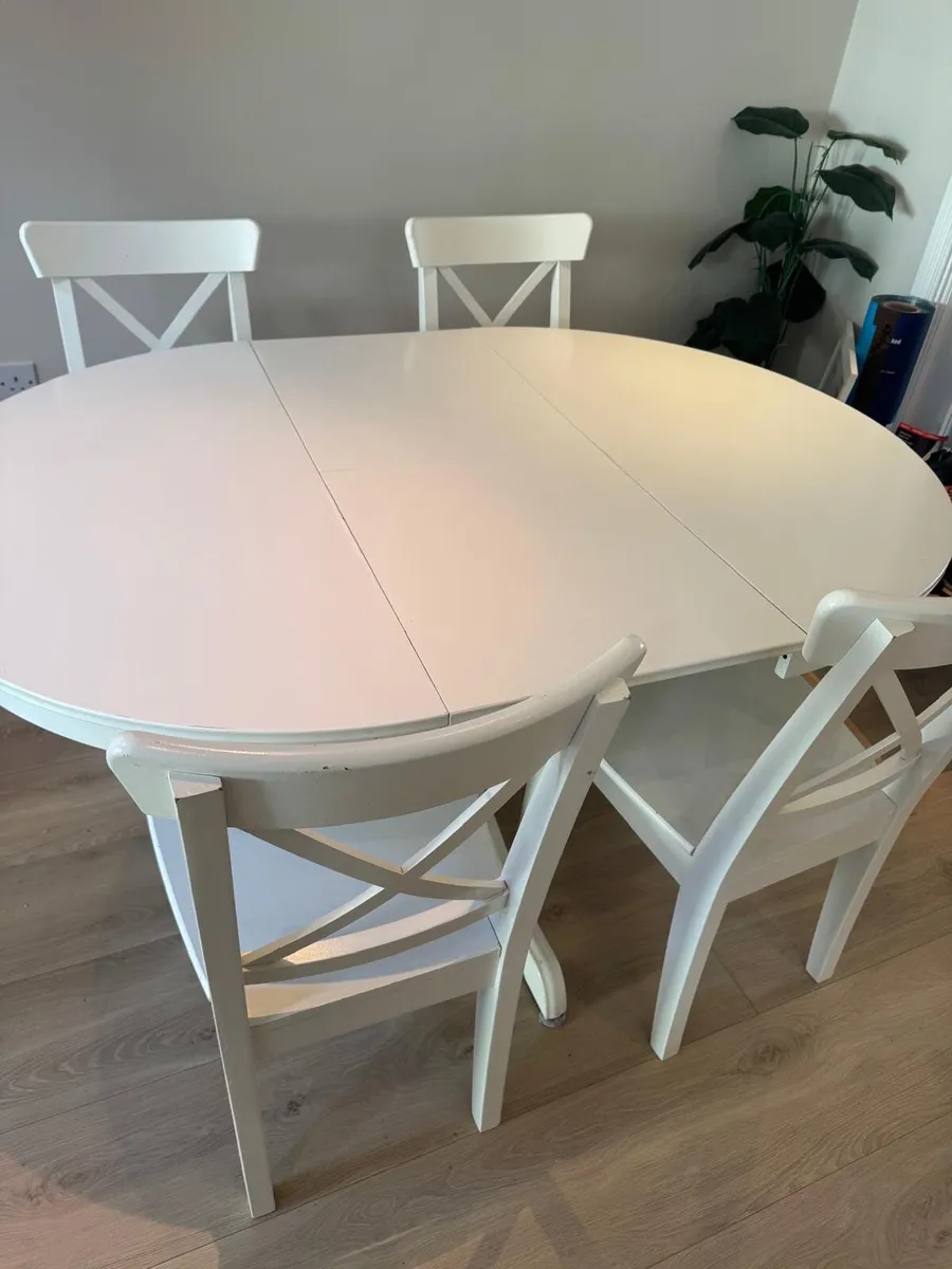 Dining Table and 4 chairs - Image 3