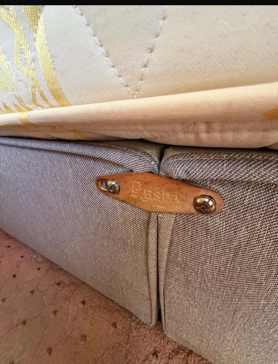 Bed base mattress headboard - Image 1