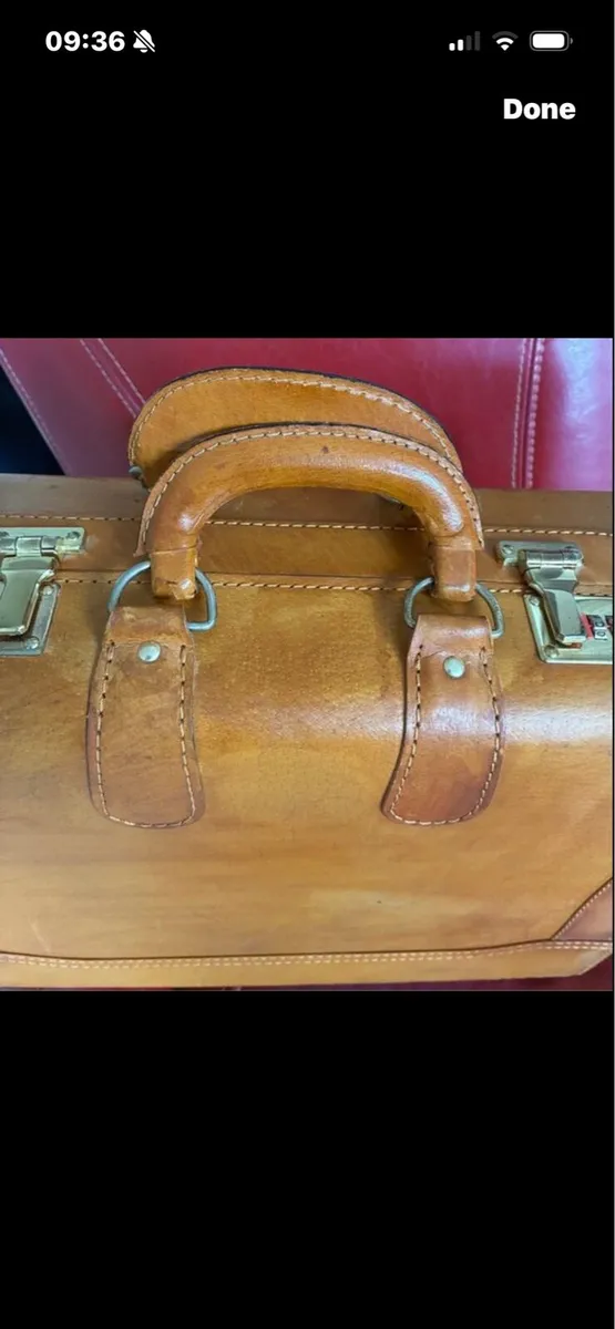 Quality Leather Overnight Case/ Suitcase - Image 3
