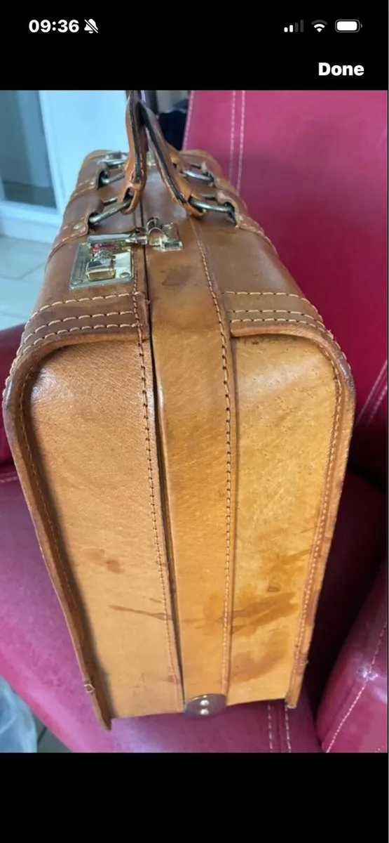 Quality Leather Overnight Case/ Suitcase - Image 4