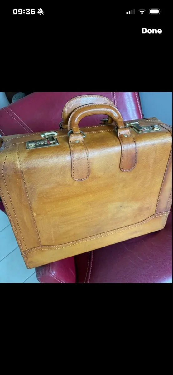 Quality Leather Overnight Case/ Suitcase - Image 1
