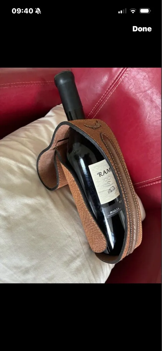 Leather Wine Bottle Holder Caddy Carrier/ Pourer - Image 2