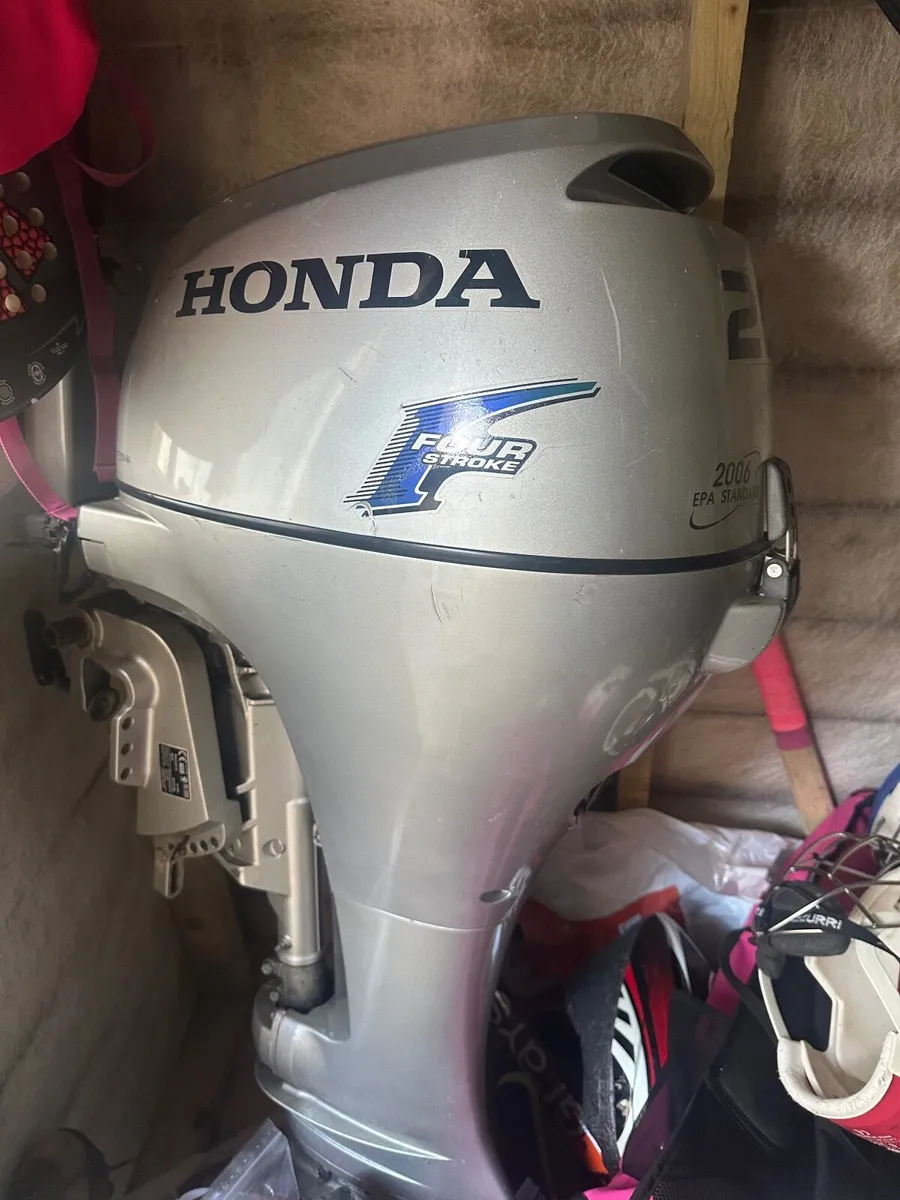Outboard Engine Honda 20hp 4 stroke low hours - Image 2