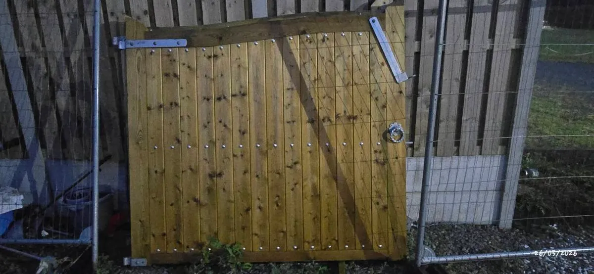 14ft Wooden gates - Image 1