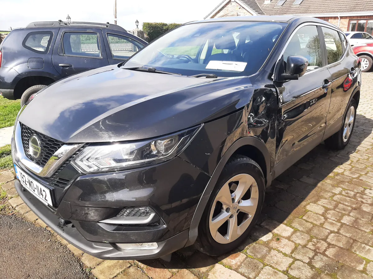 NISSAN QASHQAI  AUTOMATIC ACENDA PREMIUM - Image 3
