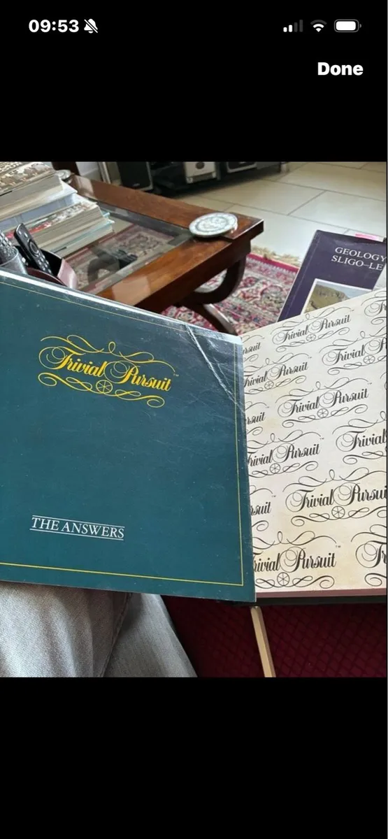 Vintage Trivial Pursuit Guinness Game book 1986 - Image 2