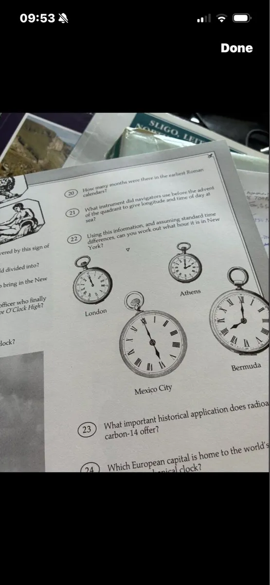 Vintage Trivial Pursuit Guinness Game book 1986 - Image 4