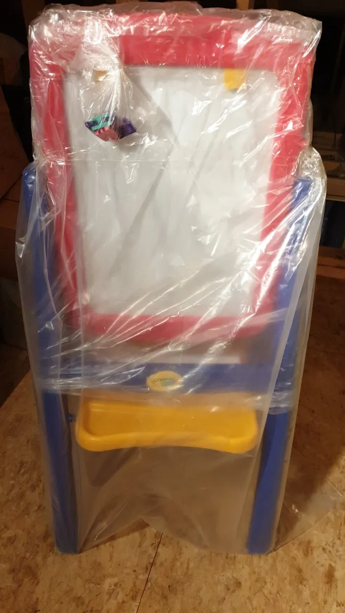 Crayola easel - Image 2