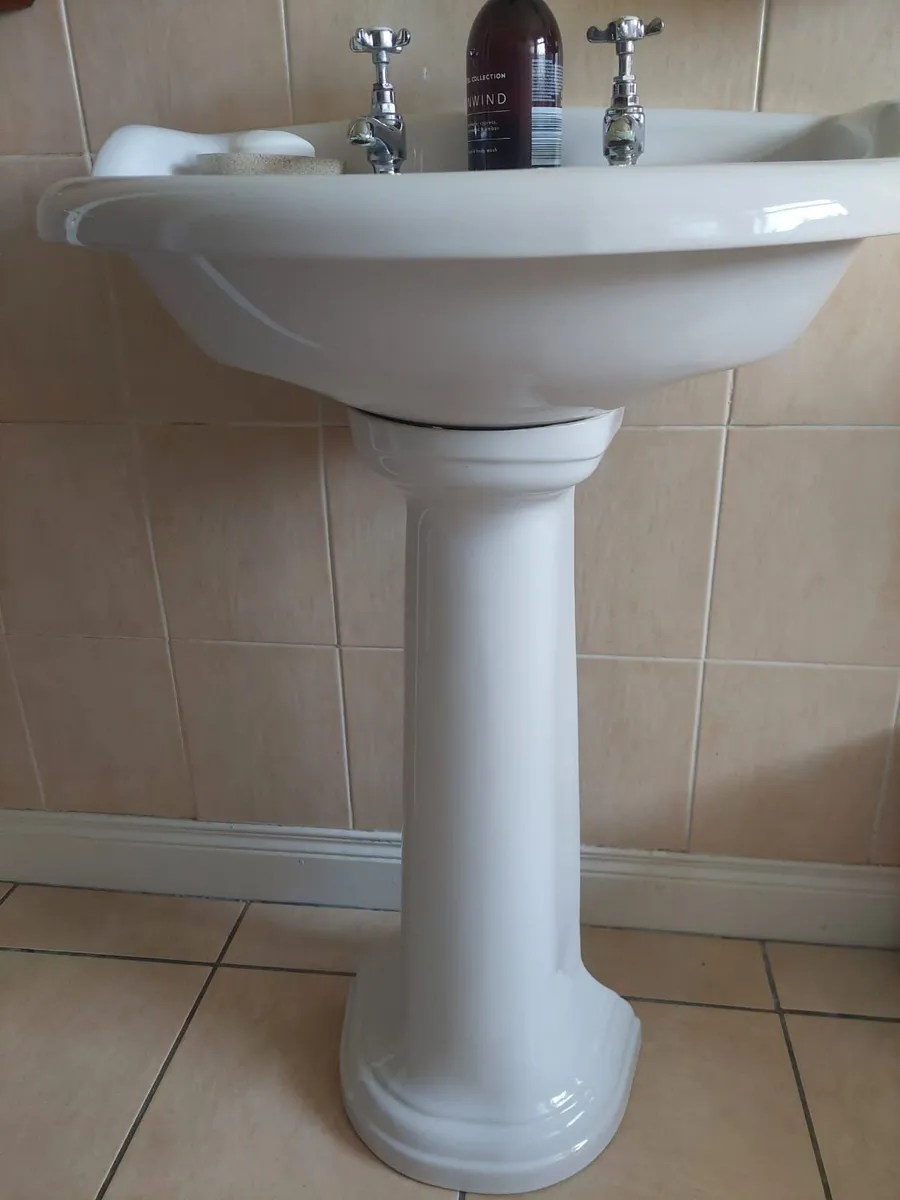 Sanitary ware - Image 1