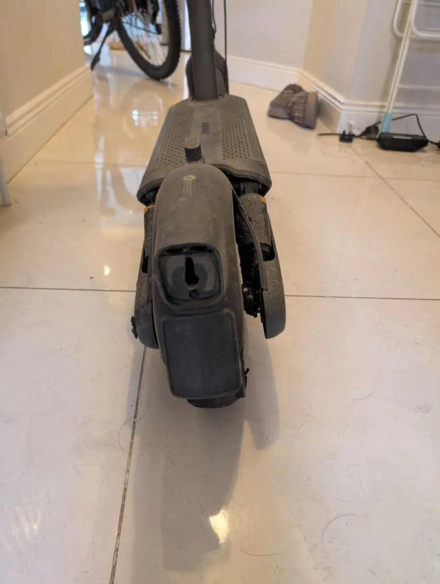 Segway Ninebot Max G2 + Kugoo M4 Pro E-scooters - Image 3