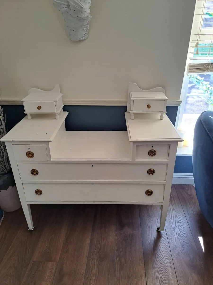 Antique chest of drawers