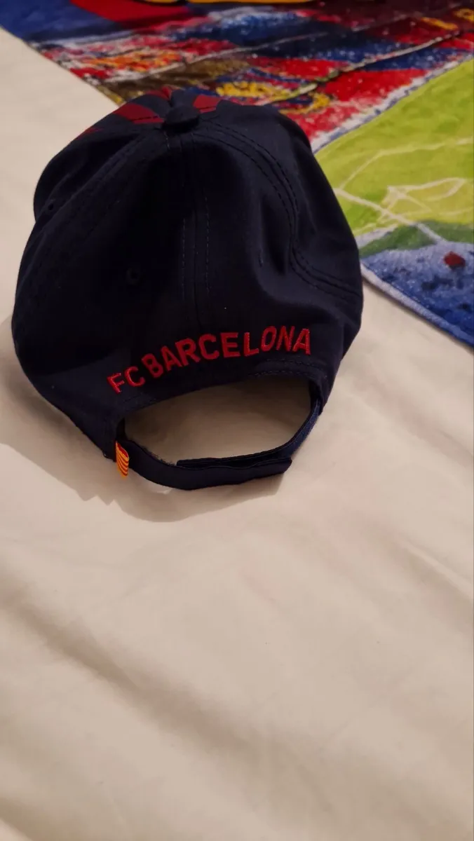 NEW, Barcelona towel and hat - Image 3