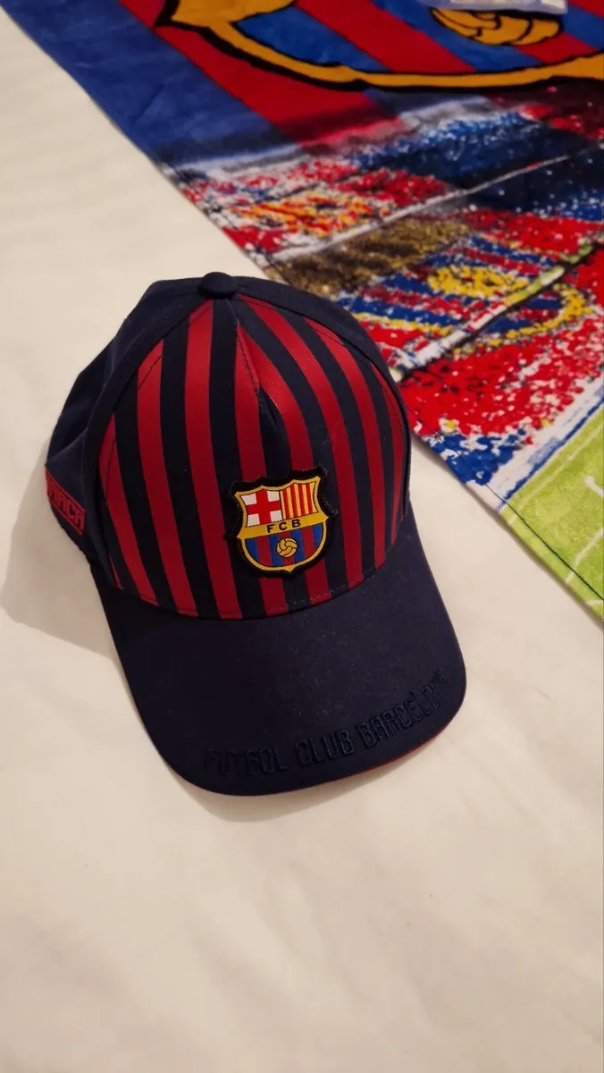 NEW, Barcelona towel and hat - Image 4