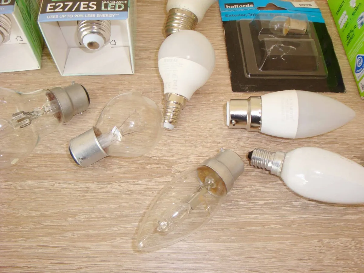 Bundle of various light bulbs - Image 4