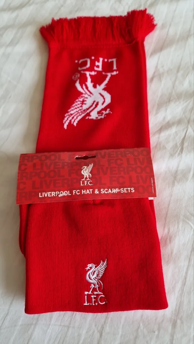 NEW Liverpool hat and scarf - Image 1