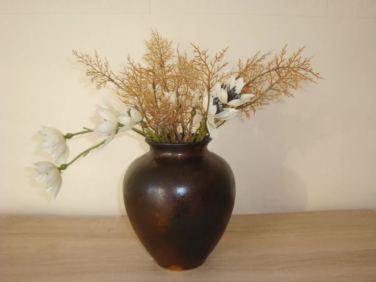 Vase with artificial flowers - Image 2