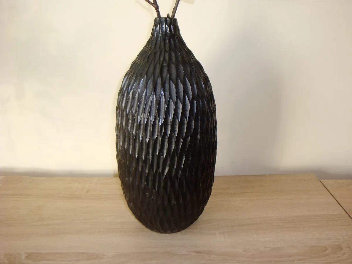 Black carved wood vase H38cm - Image 1