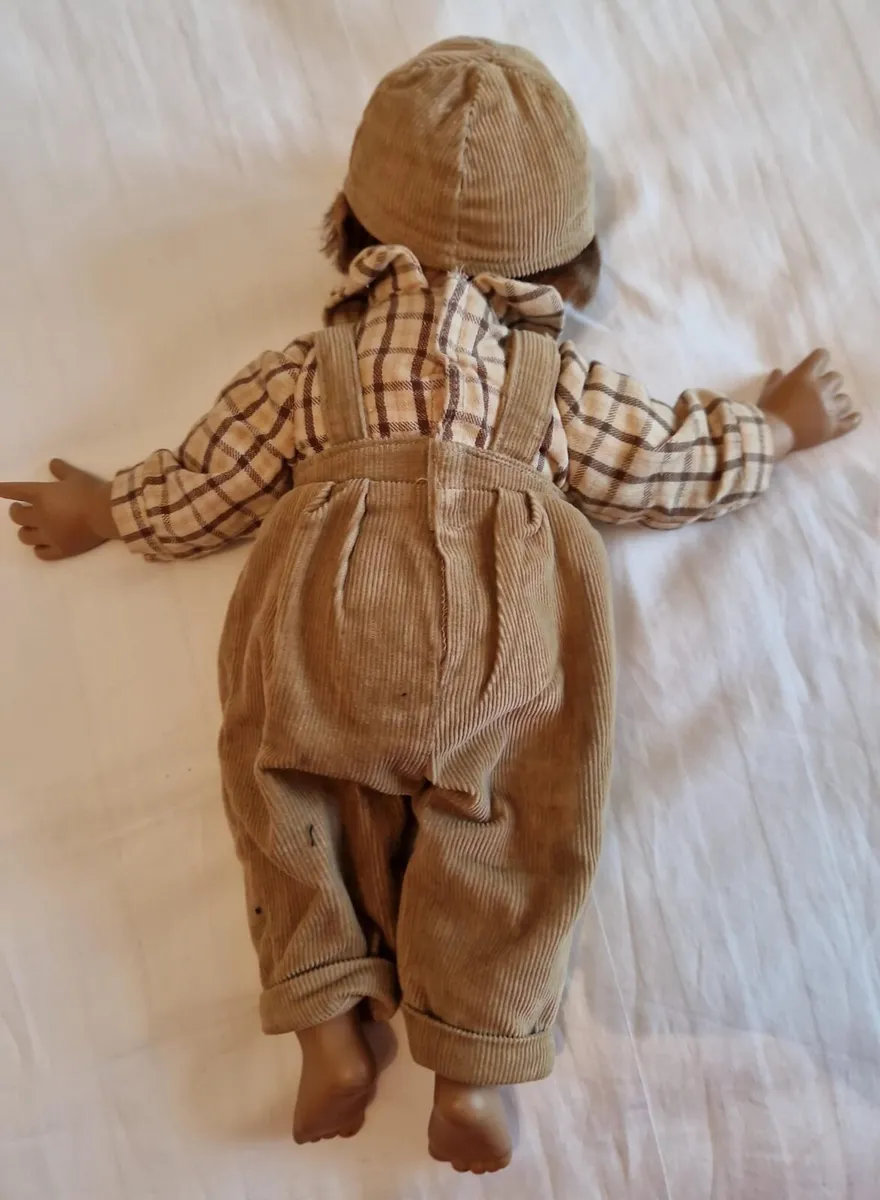 Porcelain crying boy doll - Image 3