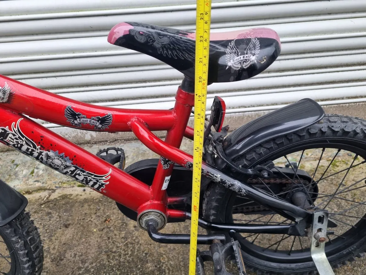 14" Bike with Stabilizes - Image 2