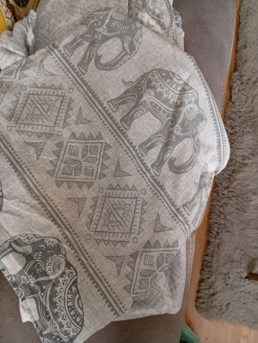 Double bed covers free to take away x 2 - Image 1