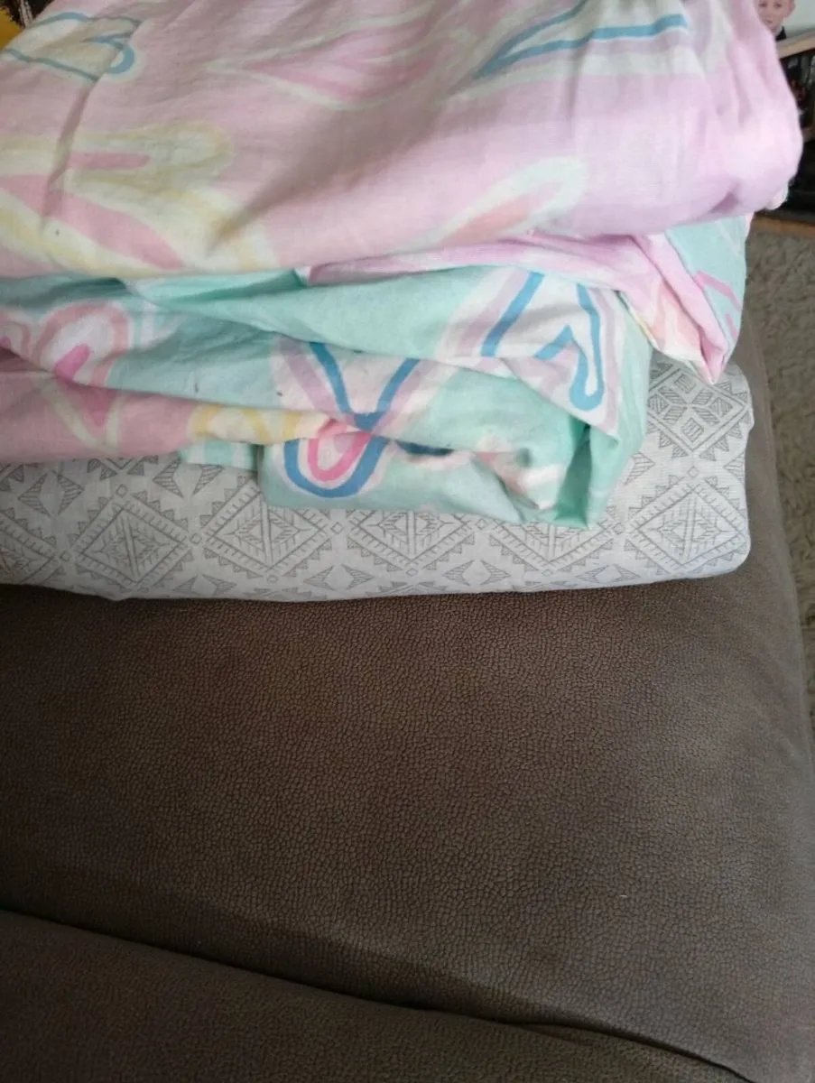 Double bed covers free to take away x 2 - Image 3