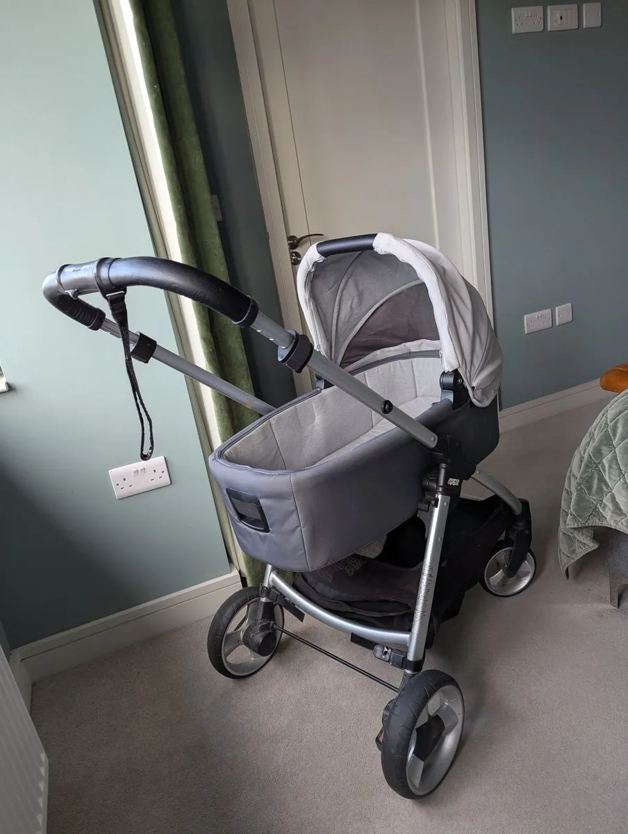 Pushchair and bassinet - Mama's & Papas - Image 1