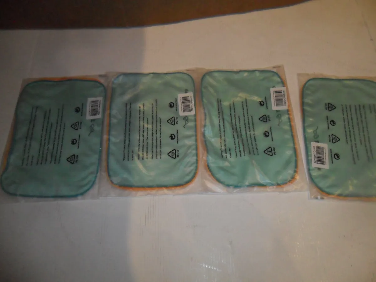 Tupperware microfiber eyeglass towel - Image 1