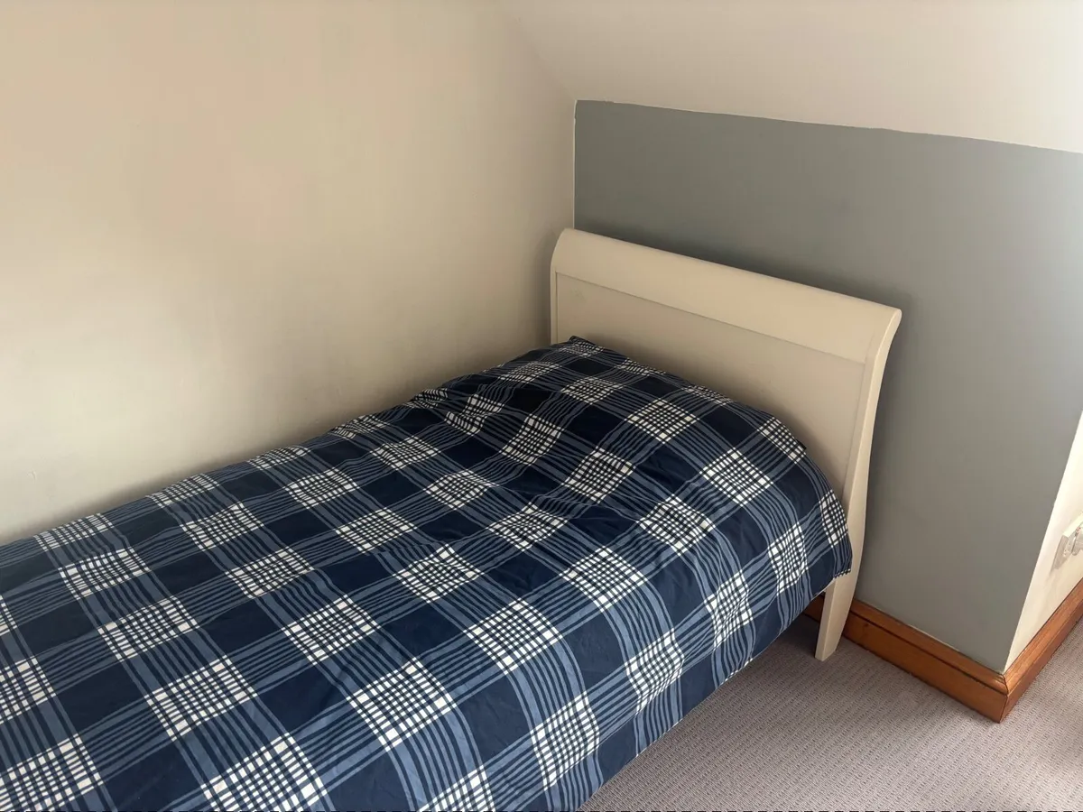 single bed - Image 1