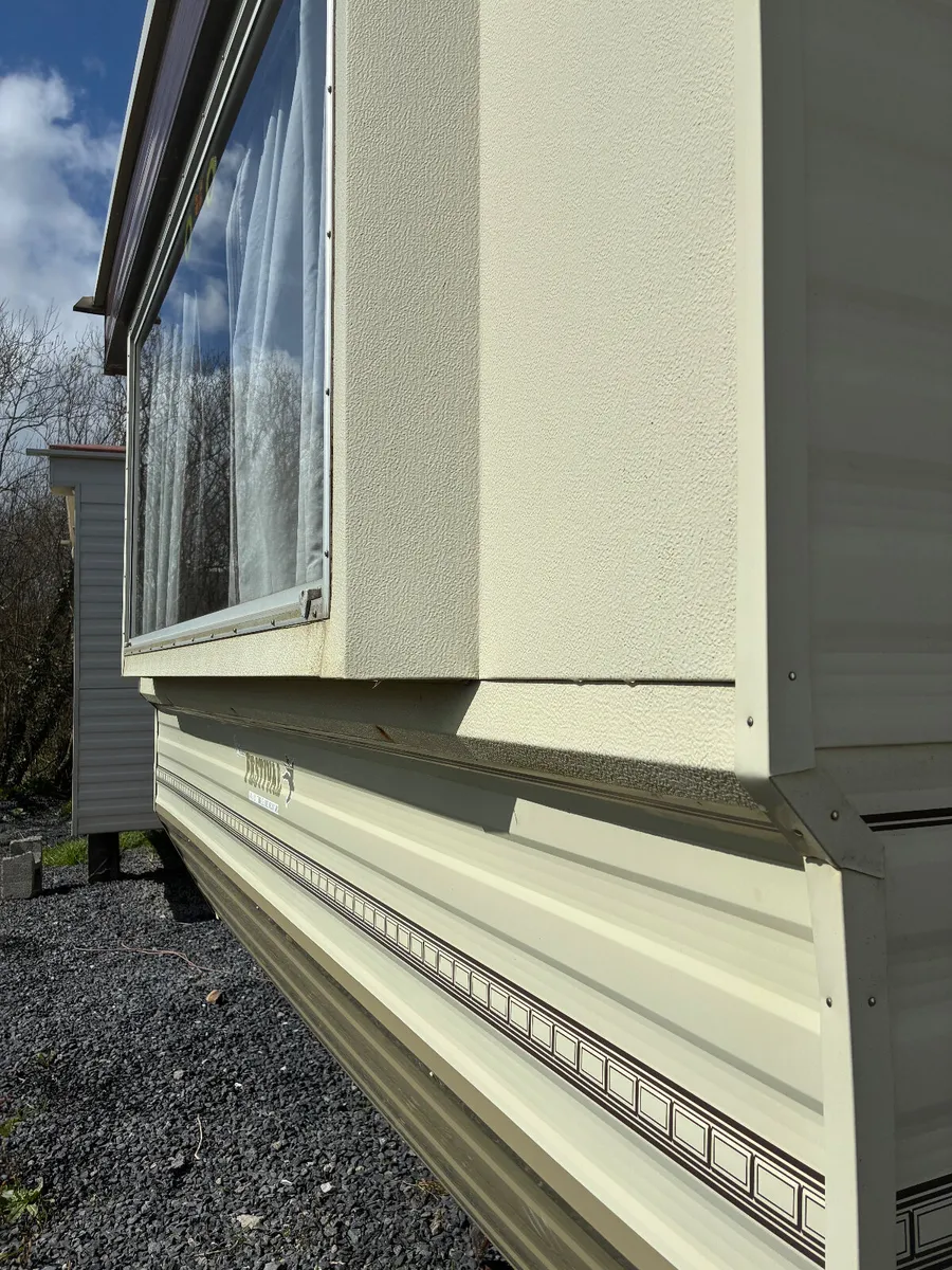 ARE YOU LOOKING FOR A CLEAN 10ft 3 BED HOME - Image 2