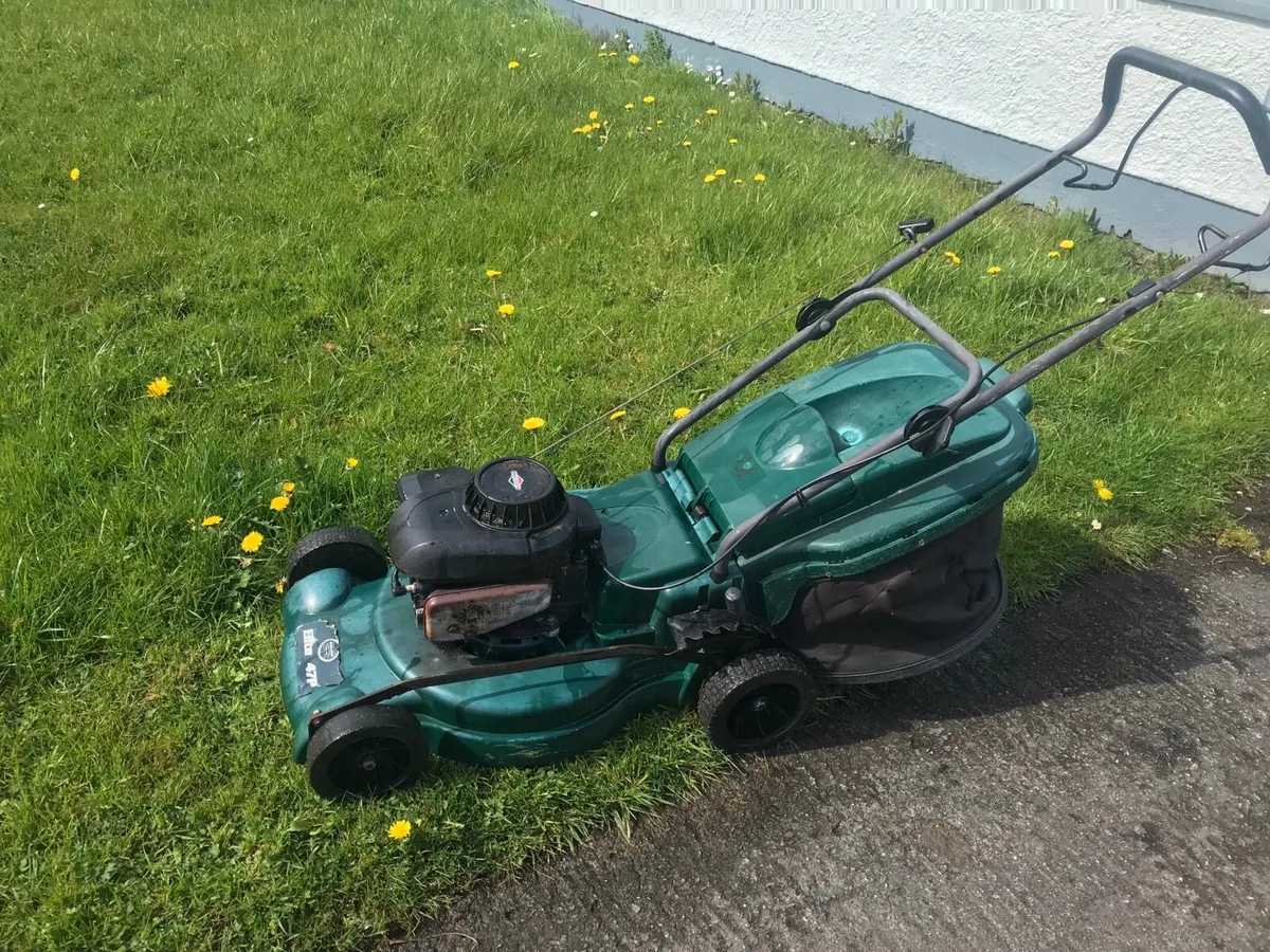 Briggs and stration Lawnmower - Image 2