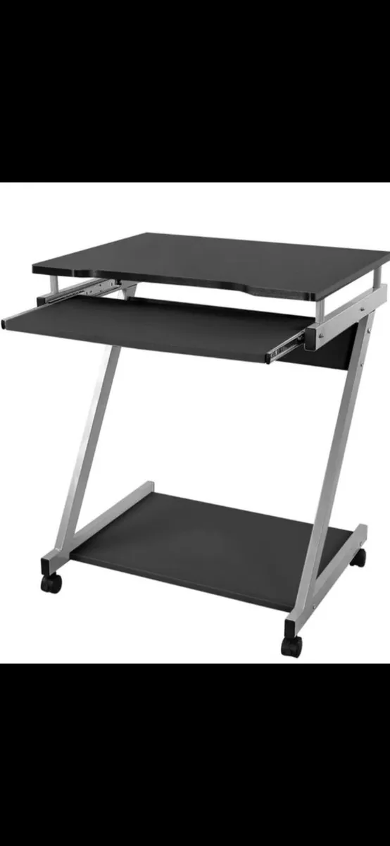 Computer desk - Image 1