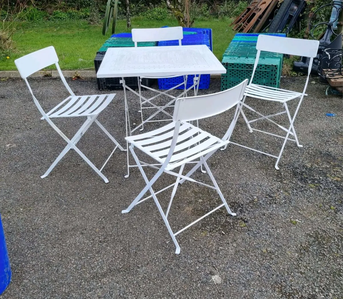 Folding metal table and 4 chairs - Image 1
