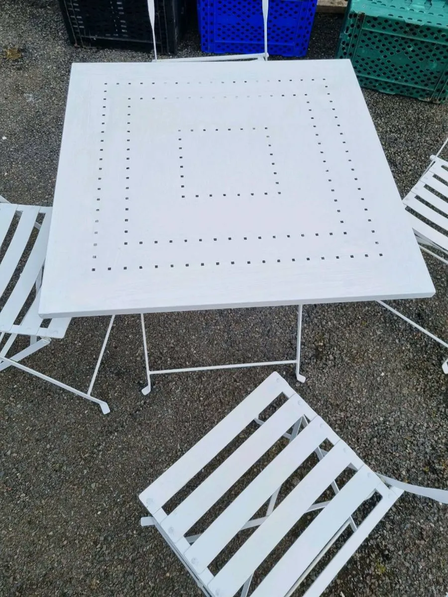 Folding metal table and 4 chairs - Image 2