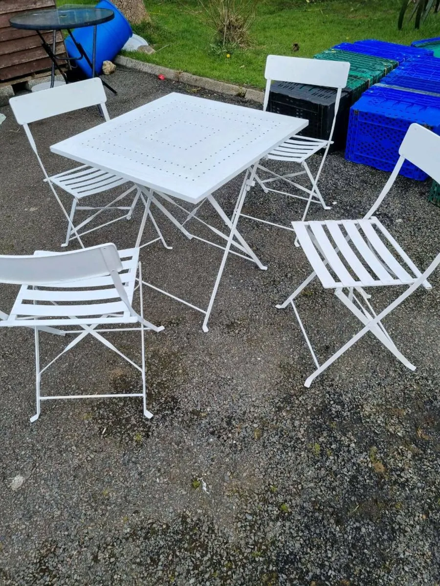 Folding metal table and 4 chairs - Image 3