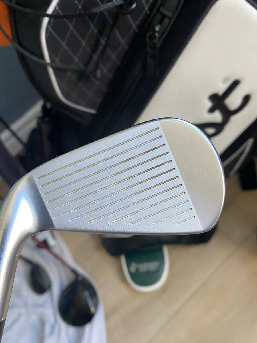 SRIXON driving iron 18 degree stiff - Image 2