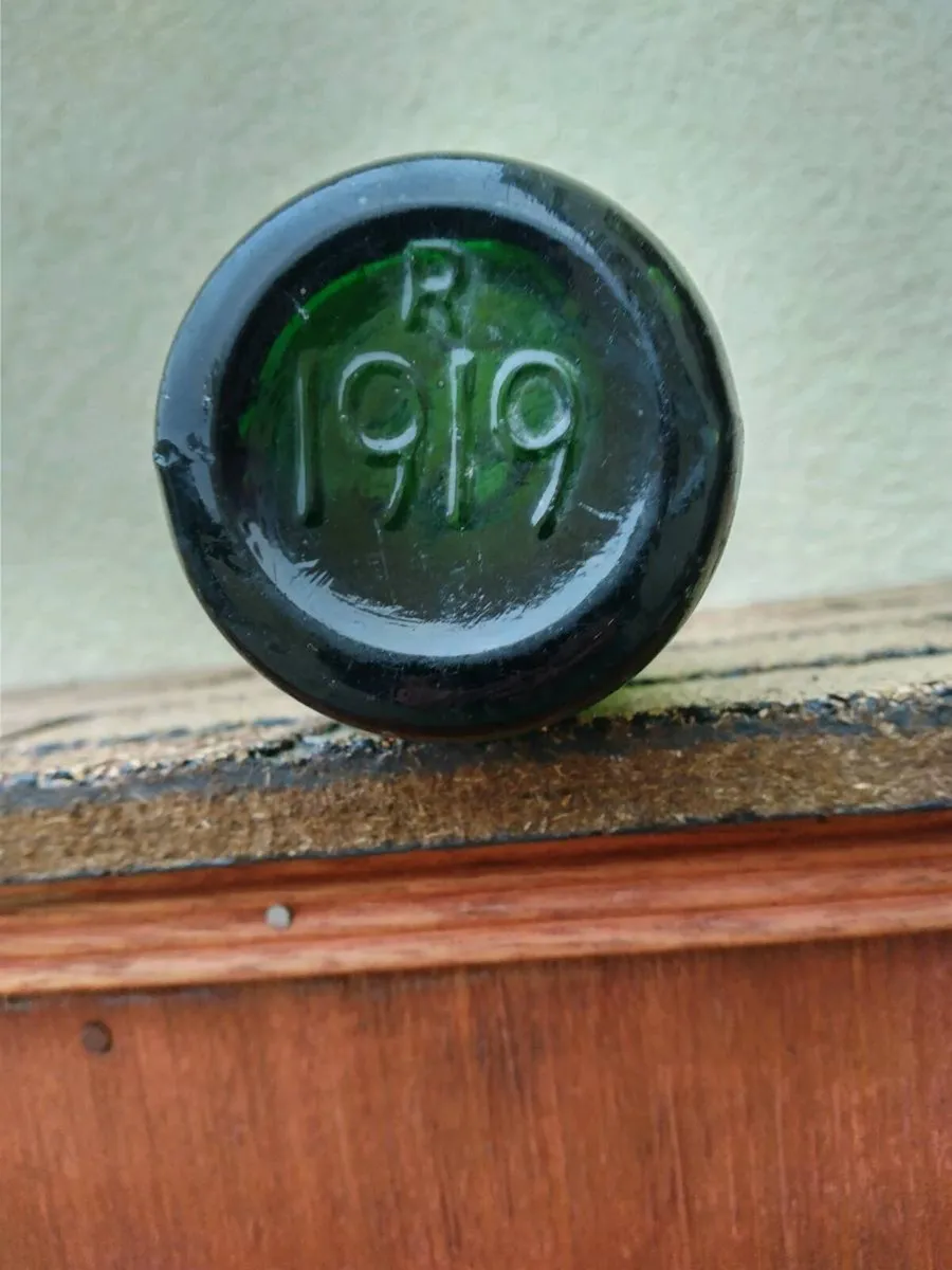 Antique 1919 embossed Clonakilty bottle - Image 2