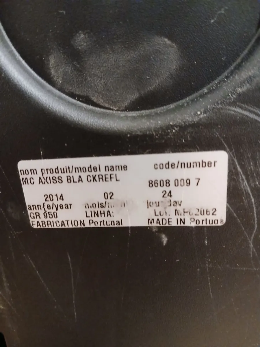 Childs Car Seats 1 swivel 2 fixed - Image 4