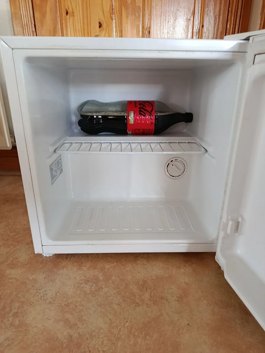 Counter top mini fridge . Gorey Co Wexford - Image 2