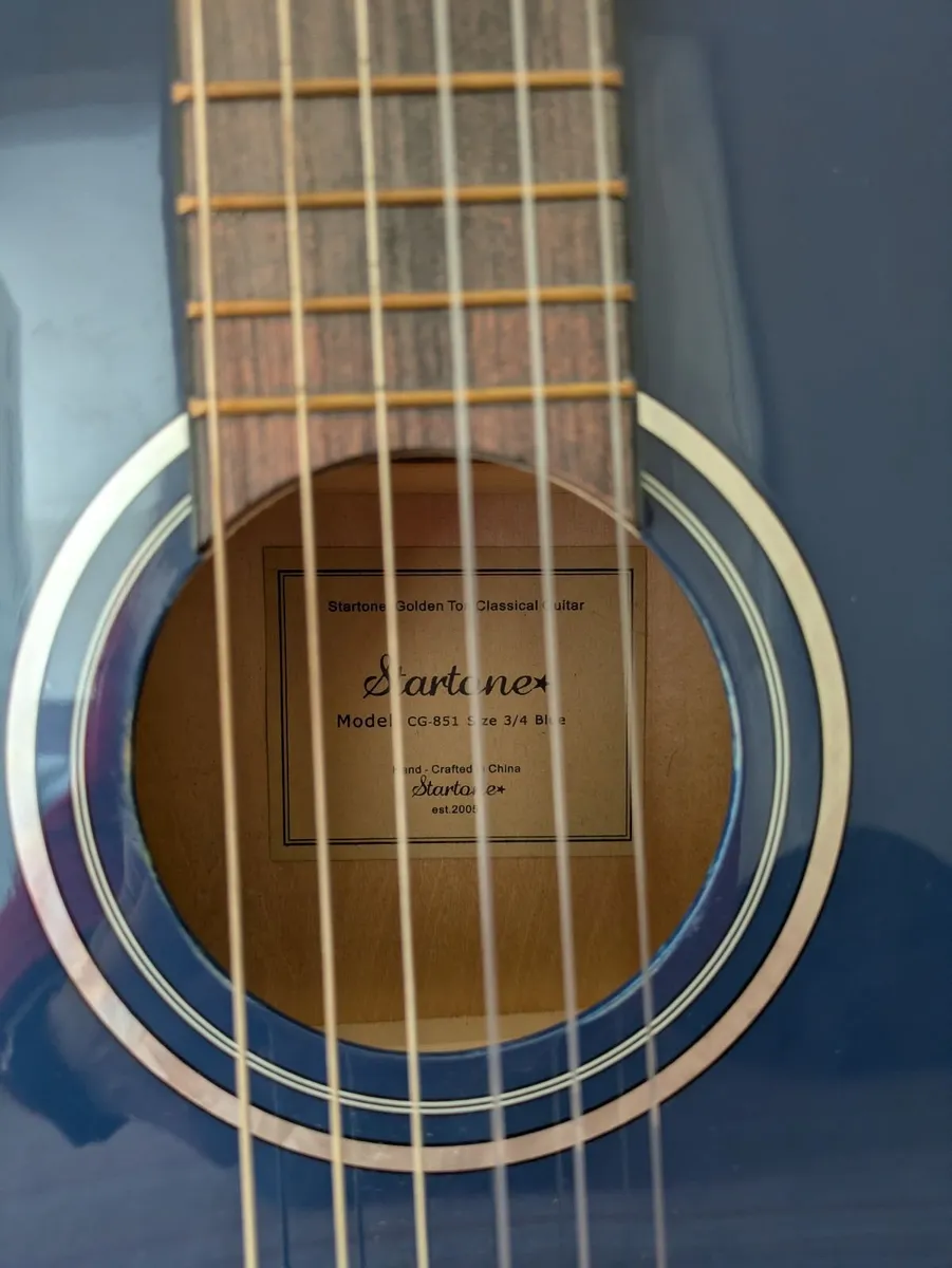 Beginner guitar - Image 1