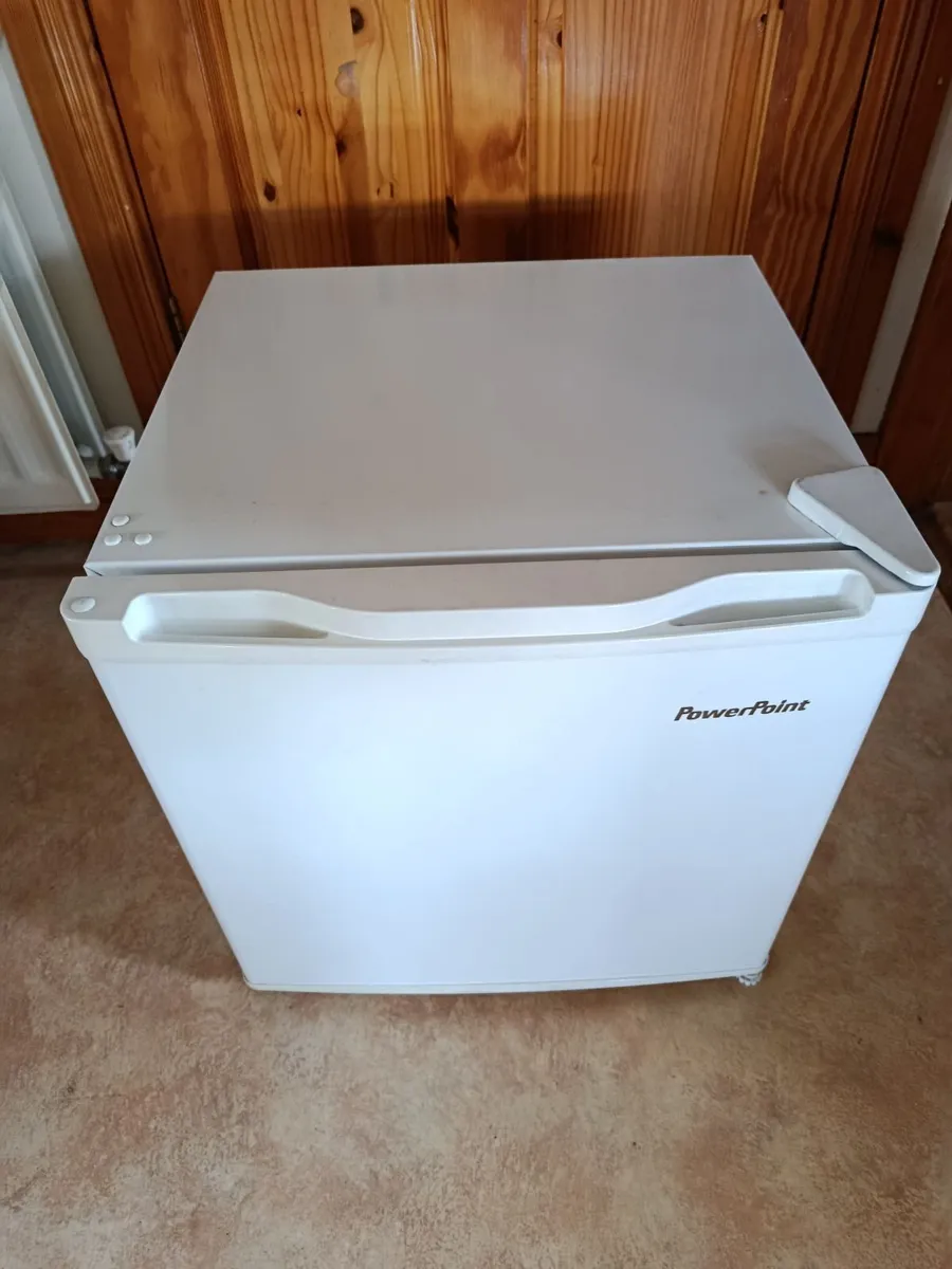 Counter top mini fridge . Gorey Co Wexford - Image 4