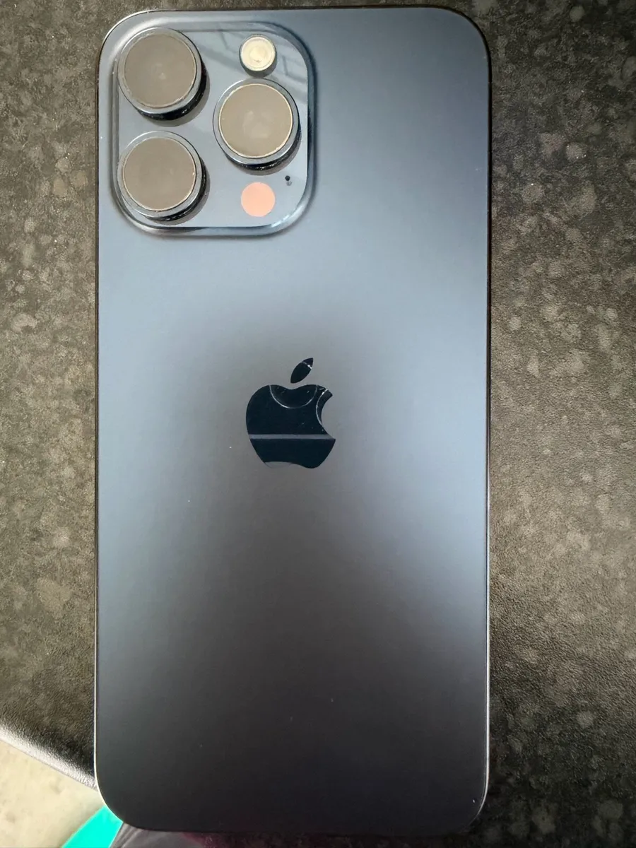 Apple iPhone 15 max & Hoco car charger - Image 3