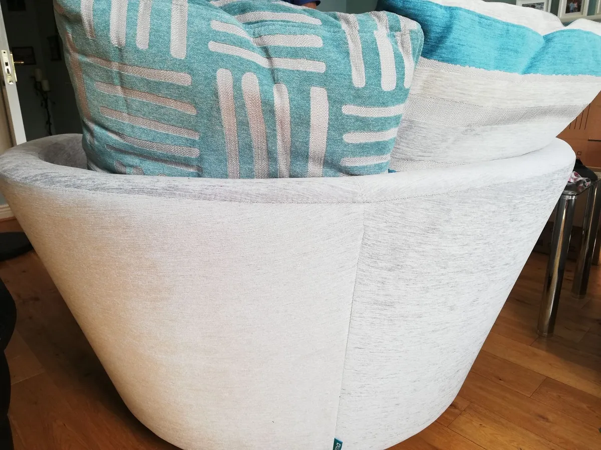 Fama mynest swivel armchair - Image 3